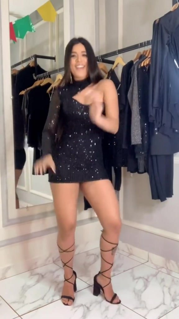 Vestido Curto Feminino Colado Festa Gola Alta Balada Noite Brilhante Lantejoula Moda Gringa - Innovare