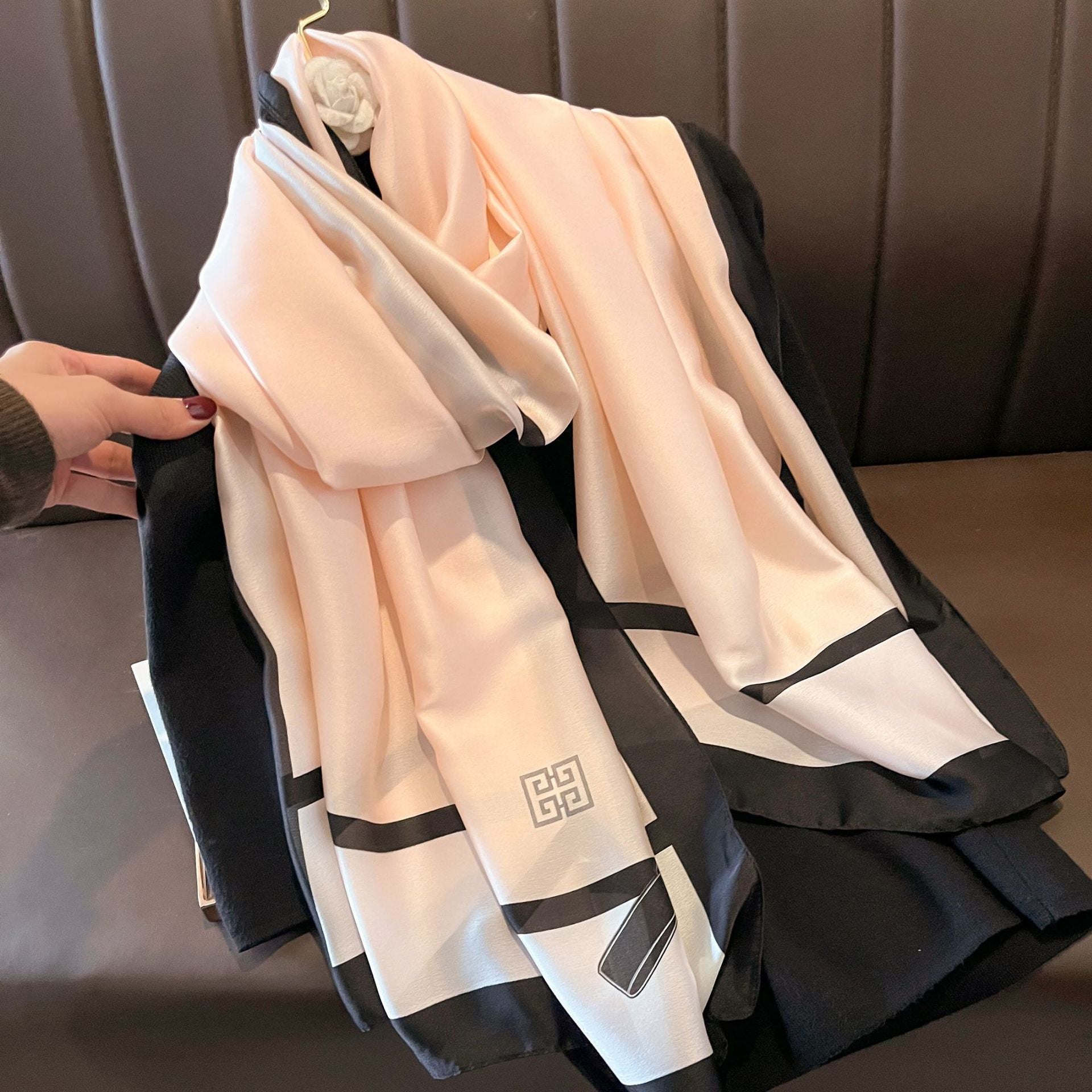 Echarpe Toque de Seda Deluxe - Modelo 5 - Loja Fact