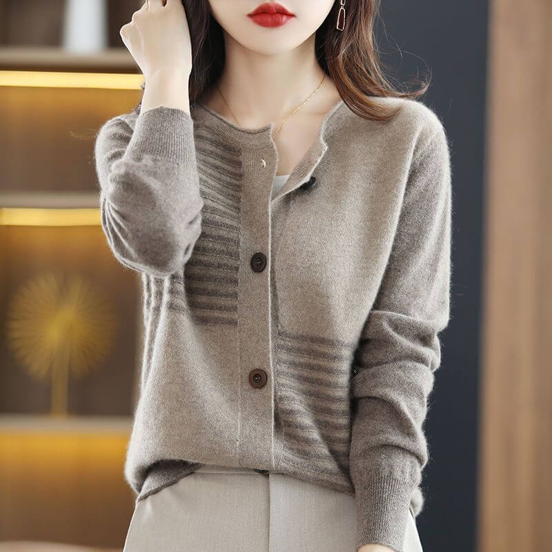 Cardigan Casual com Botões Chandelier - Vista Ladies