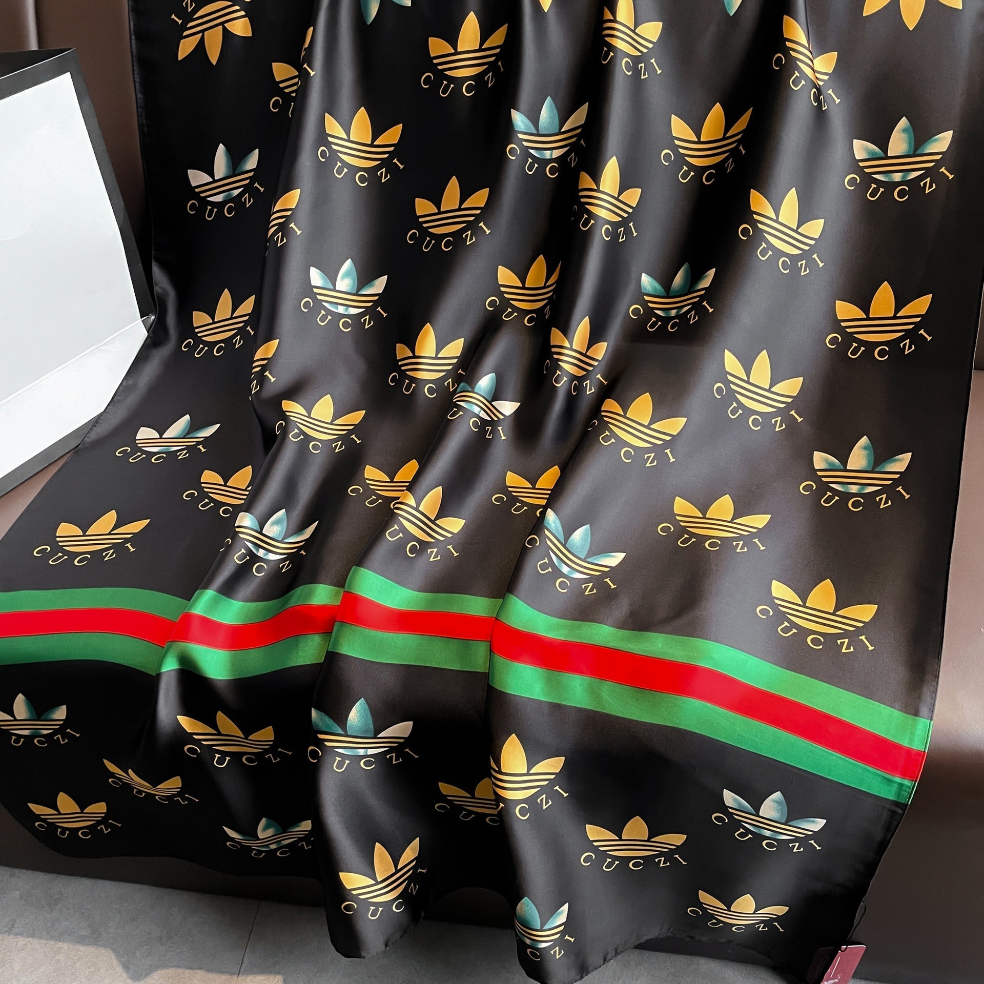 Echarpe Toque de Seda Deluxe - Modelo 37 - Loja Fact